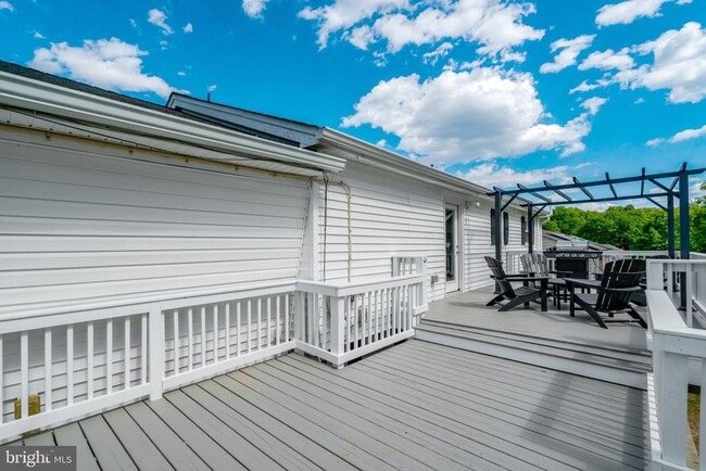 Building Photo - 6510 Carriage Dr