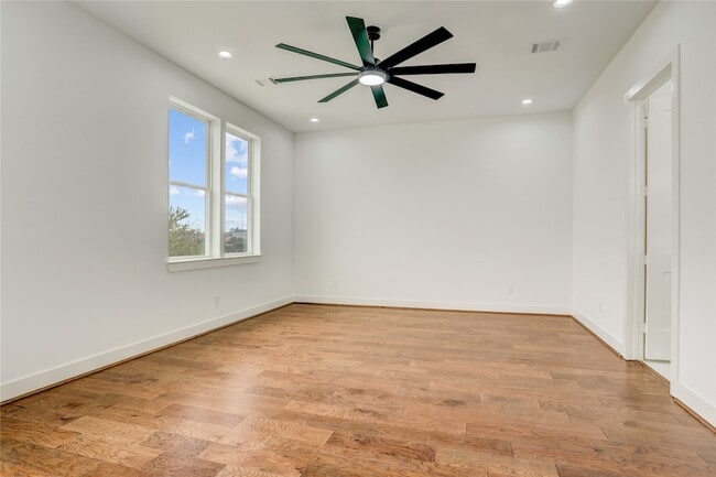 Building Photo - 6814 Hartland St