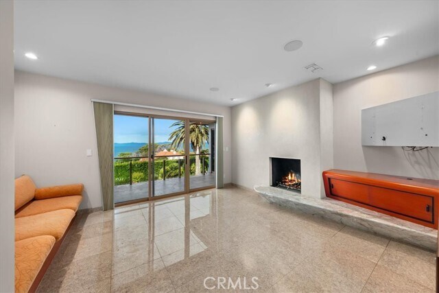 Building Photo - 809 Paseo Del Mar