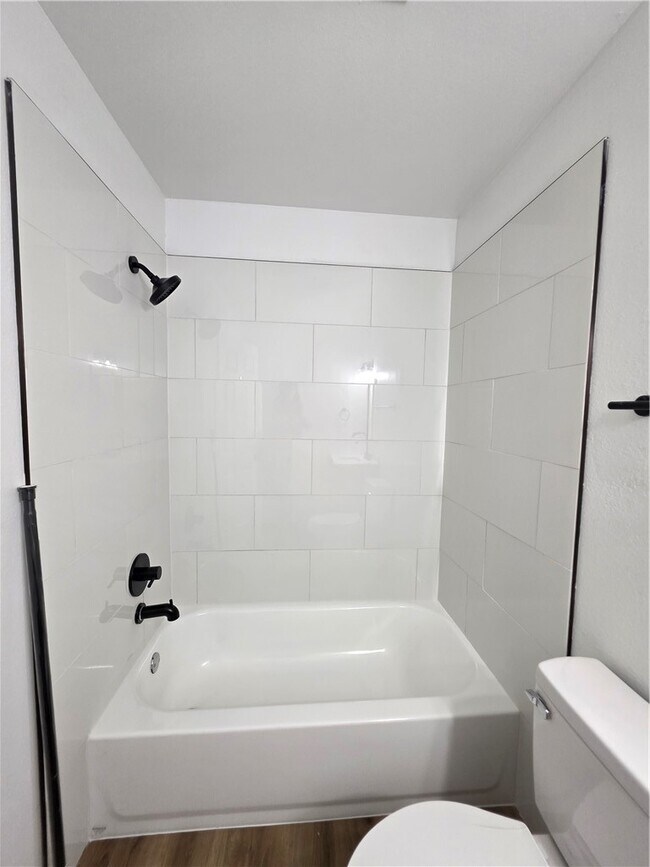 Building Photo - 2400 SE Jayel Terrace