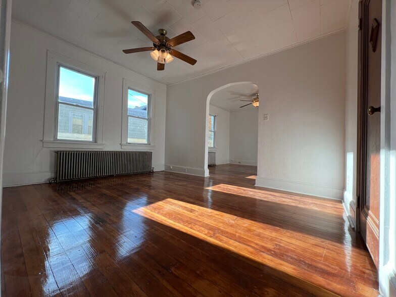 Building Photo - 44 E Bacon St