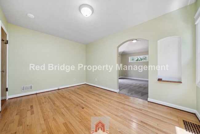 Building Photo - 5025 SW Illinois St