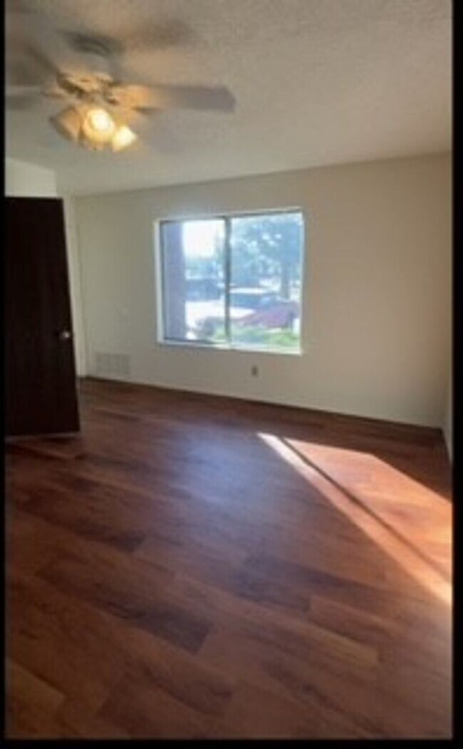Building Photo - NAU ADJACENT!! One Bedroom Condo at University Meadows: $1,375.00