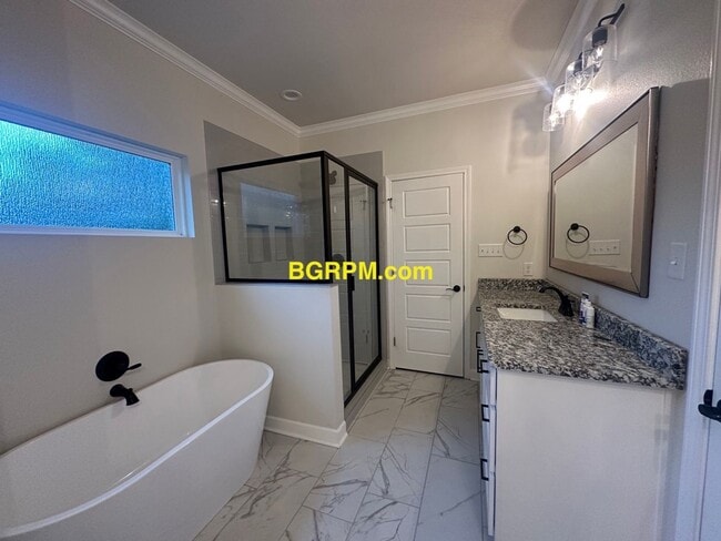 Building Photo - 4 BD 2 BA