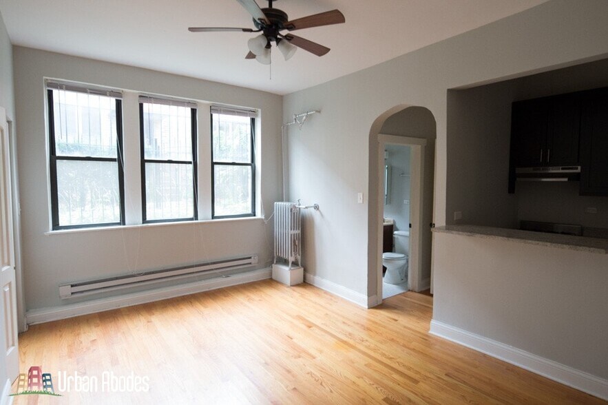 Building Photo - 4614 N Paulina St