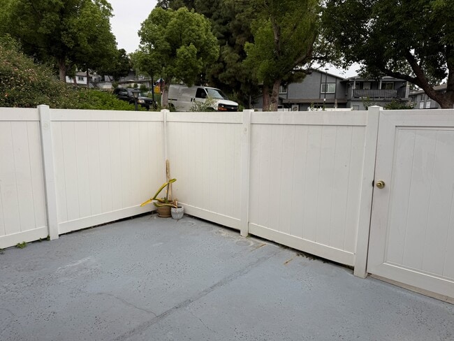 Building Photo - 20279 Green Hill Ln