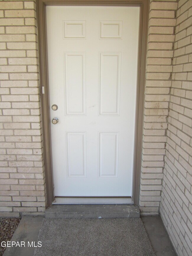 Building Photo - 305 Corvena Way