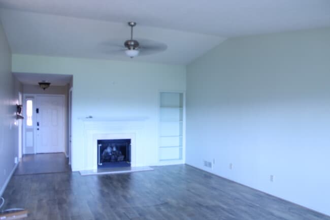 Building Photo - 140 Bent Tree Dr