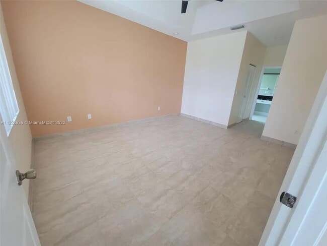 Building Photo - 10860 Fillmore Dr