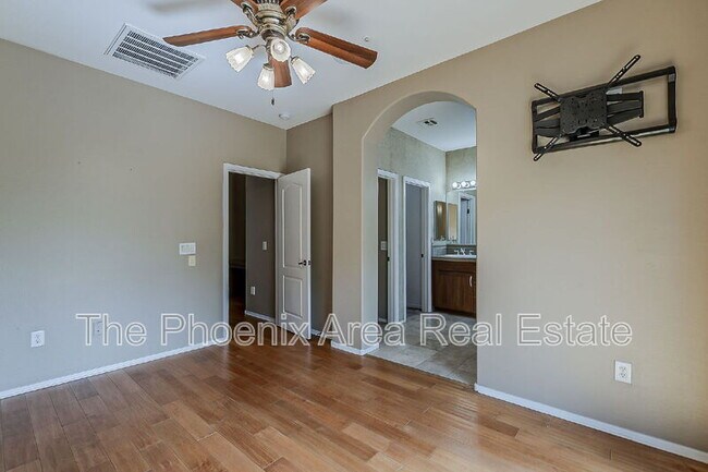 Building Photo - 885 S Osborn Ln