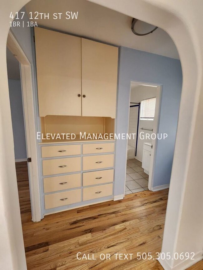 Building Photo - Super Cute, 1 Bedroom, 1 Bath Gem!  With G...