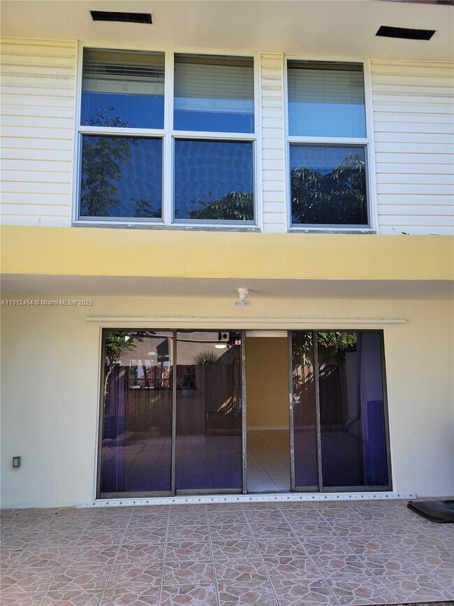 Building Photo - 2750 N 34th Ave