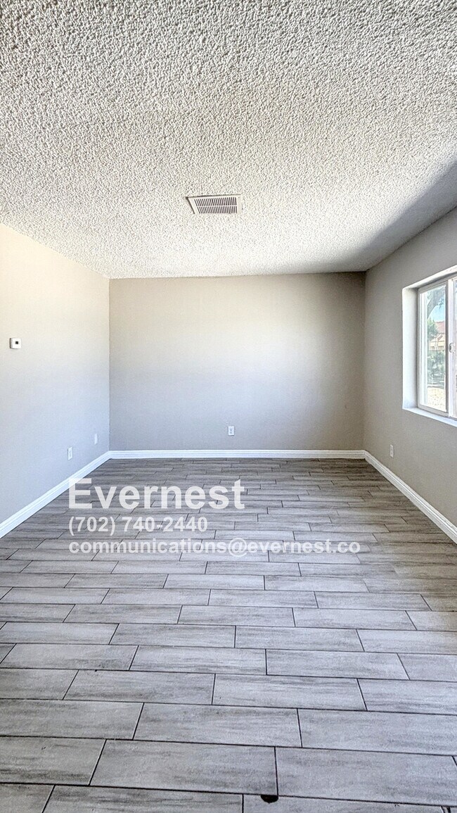 Building Photo - 718 W Wilson Ave