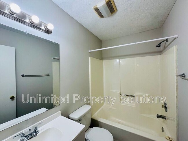 Building Photo - 215 Sunn Aire Ct