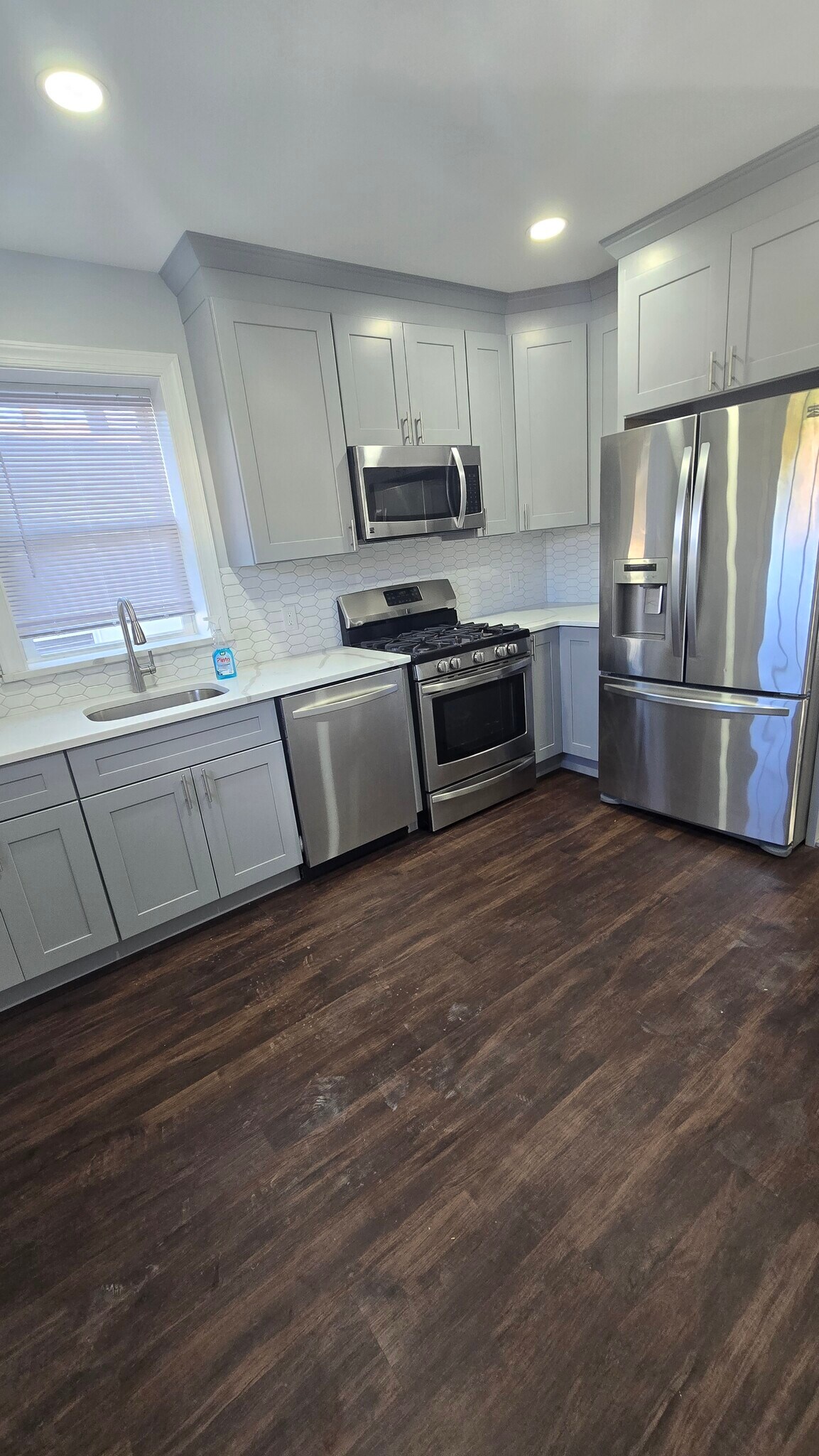 Building Photo - 272 Market St