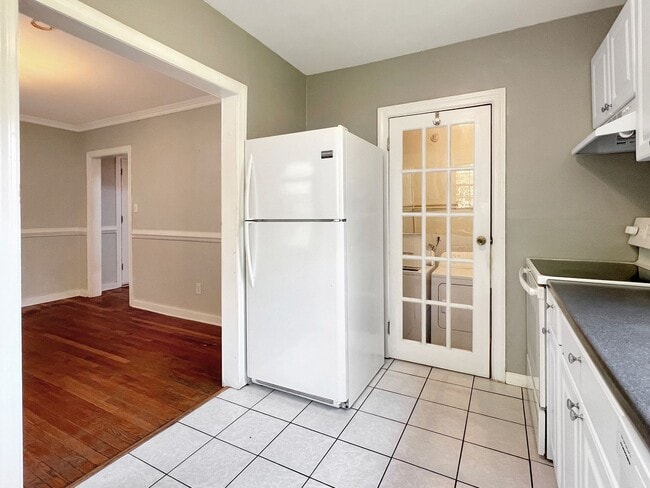 Building Photo - Charming 3-Bedroom Brick Colonial in Edgewood