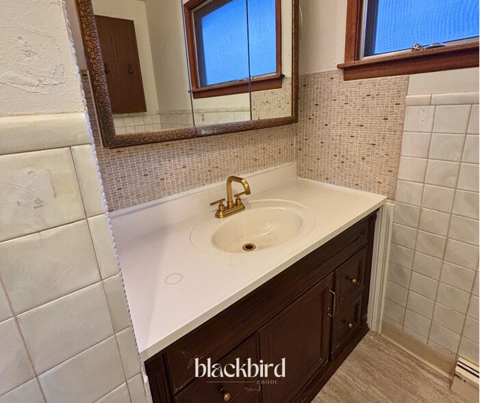 Building Photo - 6905 N Lincoln St