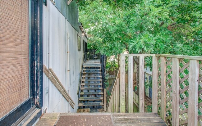 Building Photo - 5313 Palmetto St