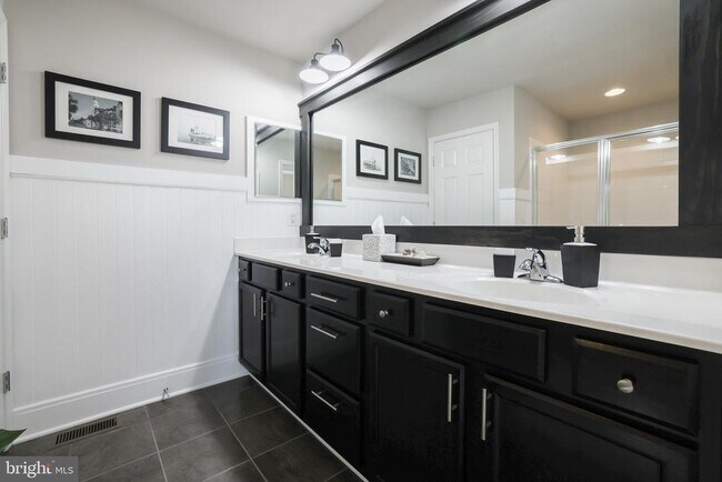 Building Photo - 111 Notions Ct