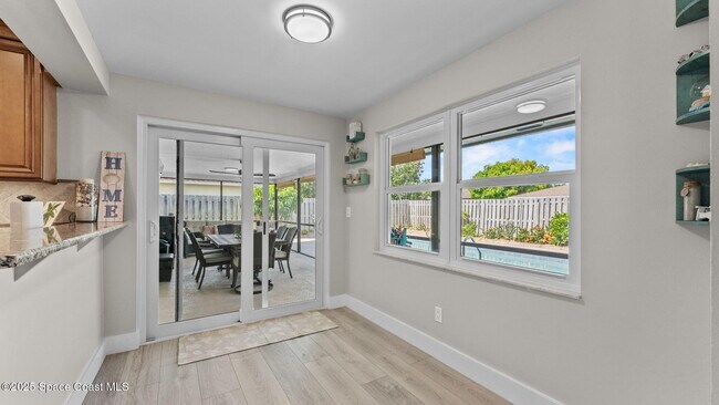 Building Photo - 375 Cherry Dr