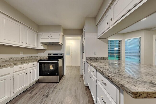 Building Photo - 15318 Sterling Lake Dr