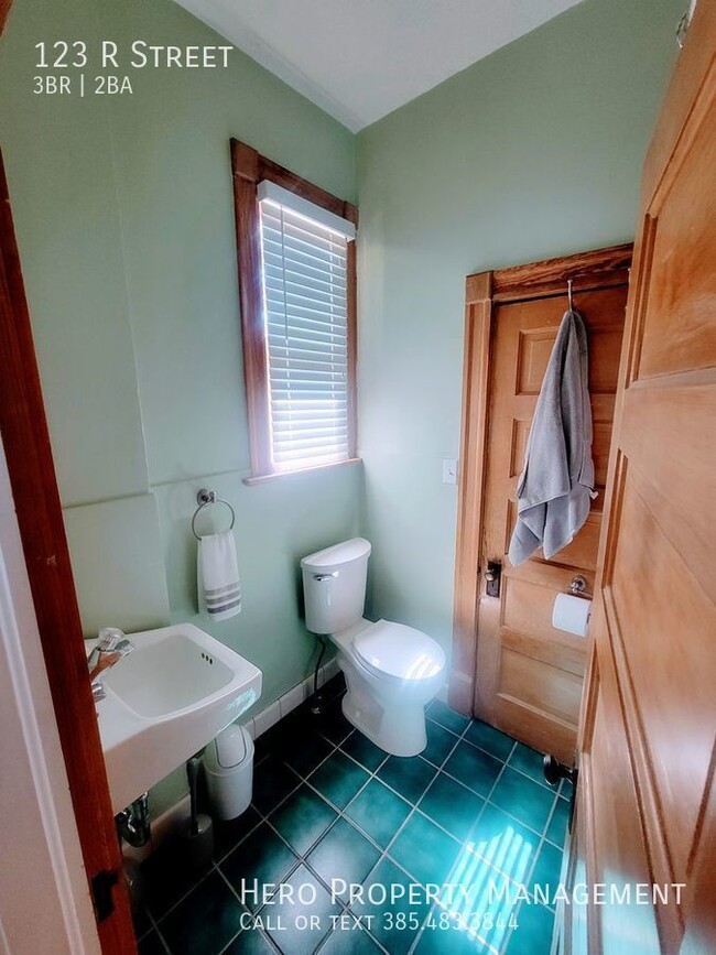 Building Photo - Extremely Desirable Stunning Avenues Home!!!