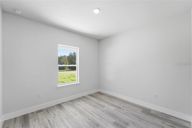Building Photo - 3286 W Crandon Dr