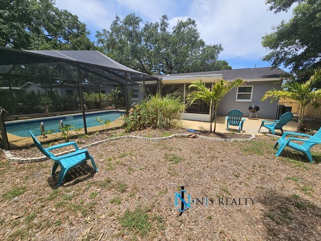 Building Photo - JUST REDUCED... must see beautiful 3/2 1071 Sq. Ft. with a POOL!! Gorgeous updated Kitchen & bath...