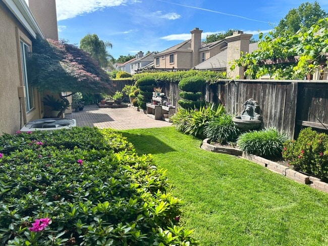 Building Photo - Beautiful Brookside Home 3 Bedroom/2 Bath