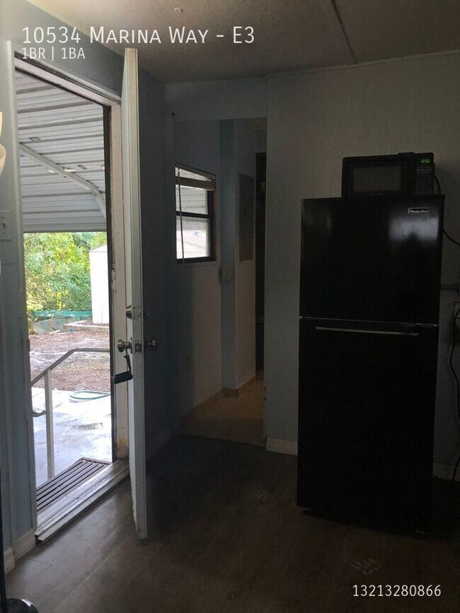 Building Photo - 10534 Marina Way