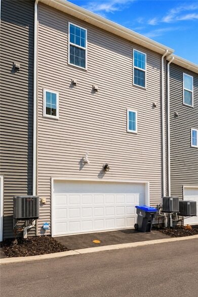 Building Photo - 210 Gress Rd