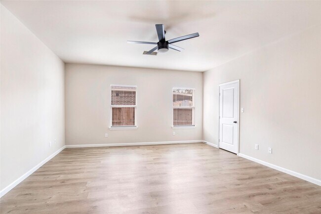 Building Photo - 322 Carlos Leal Dr