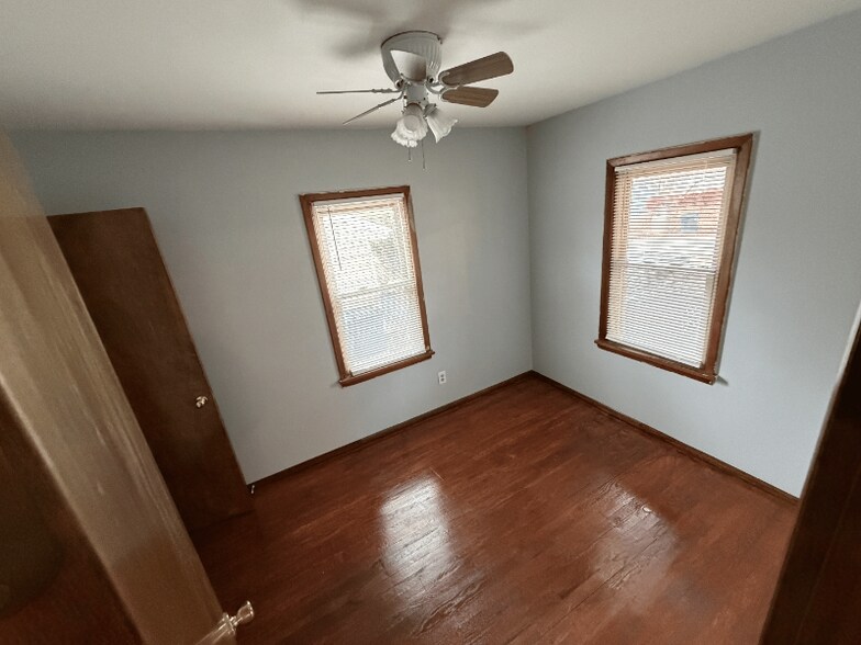 Building Photo - 144 Flora Dr