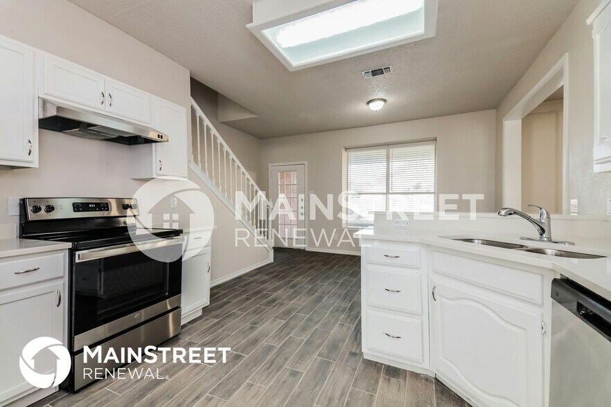 Building Photo - 2801 Willow Ridge Dr