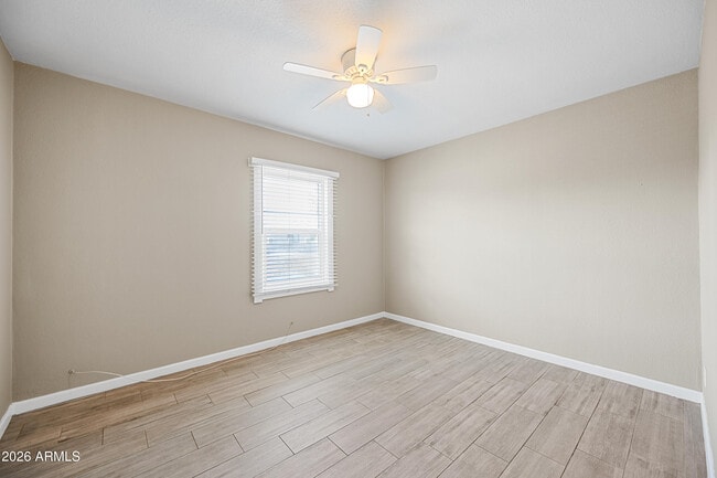 Building Photo - 907 N 22nd Pl