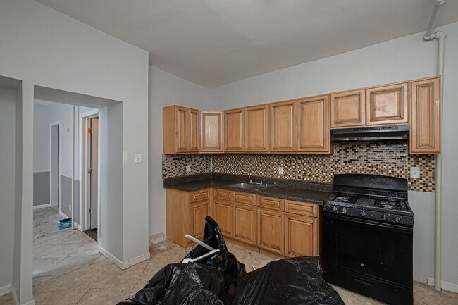 Building Photo - 737 Summer Ave