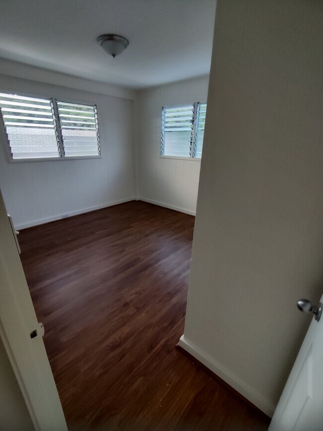 Building Photo - 2002 Mahaoo Pl