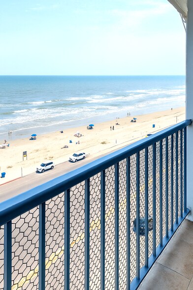 Building Photo - 7310 Seawall Blvd