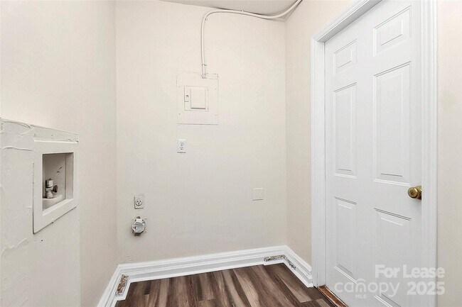 Building Photo - 4132 Blenhein Rd