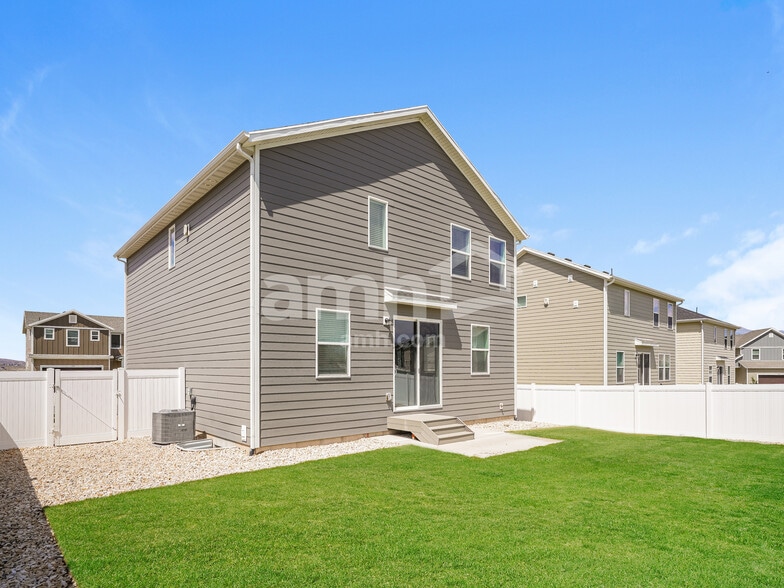 Building Photo - 1347 W Mahogany St