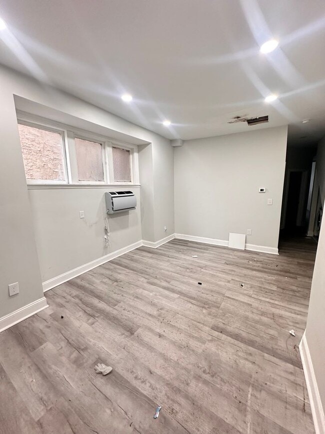 Building Photo - 4931 Walnut St