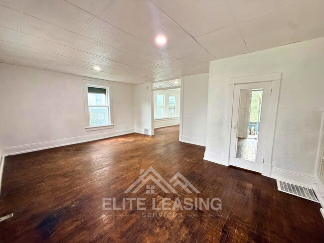 Building Photo - 1529 SW Polk St