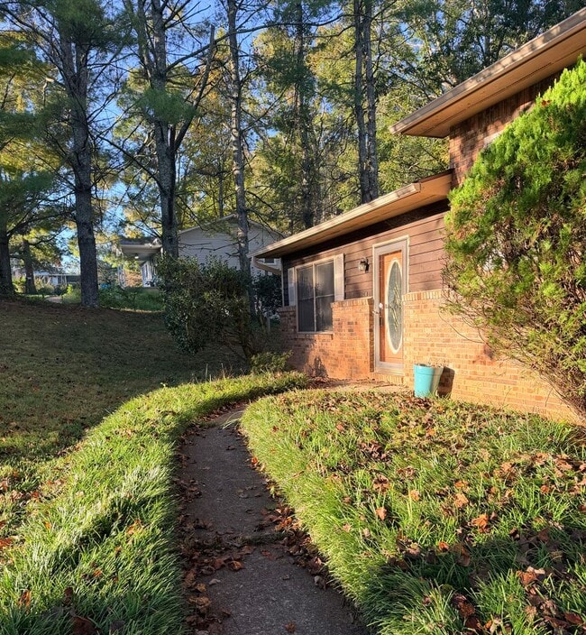 Building Photo - Spacious 3 Bed, 2 Bath Home in Arden With Large Finished Basement - Available Now!