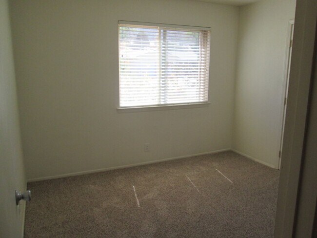 Building Photo - 1233 Stutz Dr NE