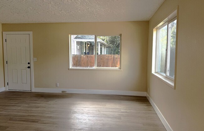 Building Photo - 7442 Marcrum Ave