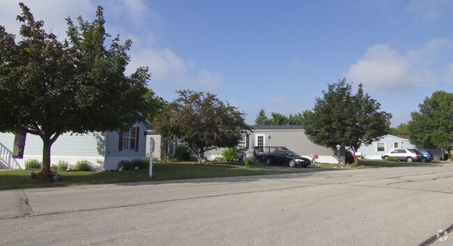 Building Photo - Lakeshore Landing