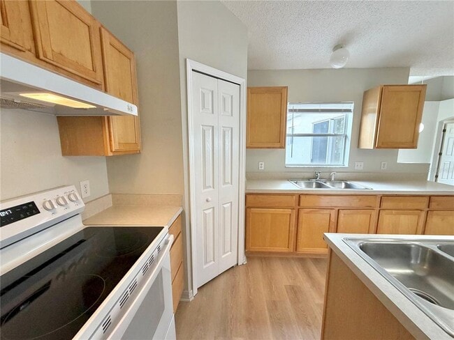 Building Photo - 12052 Villa Rd