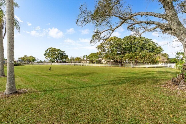 Building Photo - 7601 NW 82nd Terrace