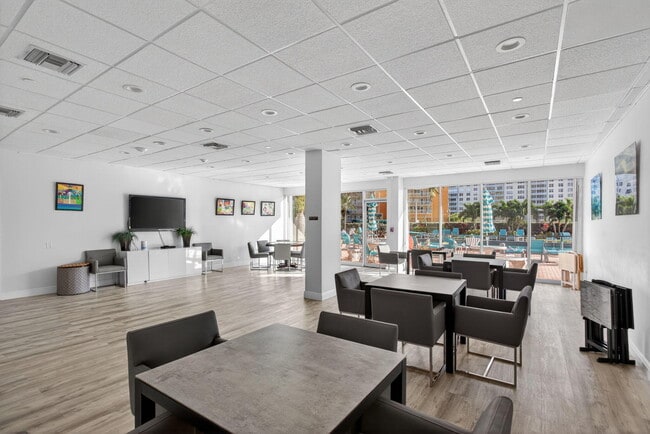 Building Photo - 405 N Ocean Blvd
