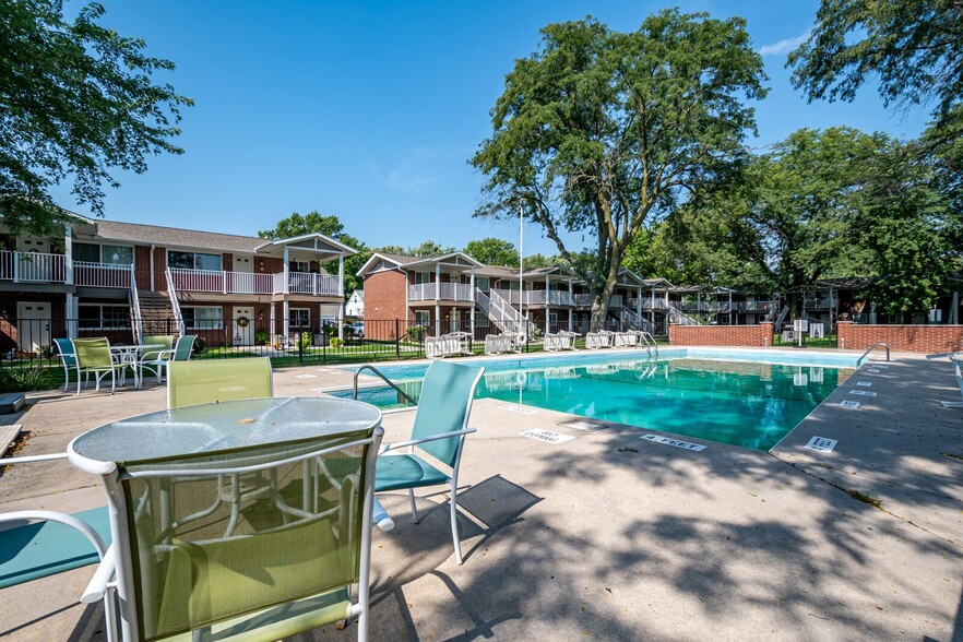 Hang out at the pool - River Ridge Place